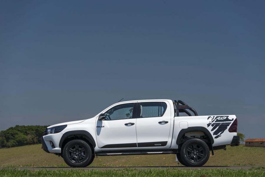  Toyota Hilux SR Challenge Double Cab 2017 года  (LA) (фото 22 из 31)